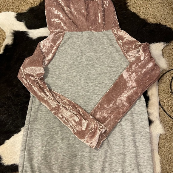 Pink velvet hoodie - Picture 3 of 4